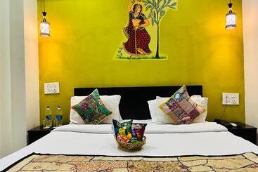 هتل Gvs 24 Club, Rooftop Cafe! Swimming Pool! Karaoke Music!