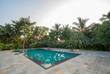 Отель Jomo Resort Alibaug
