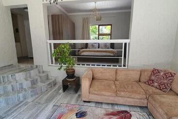 بنسيون Desita Guest House