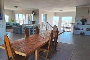 Stone Crown Manor B&b