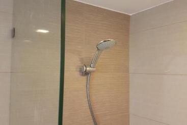 هتل آپارتمان 11b Tower 1 Viceroy Residences Mc Kinley Hill Bgc