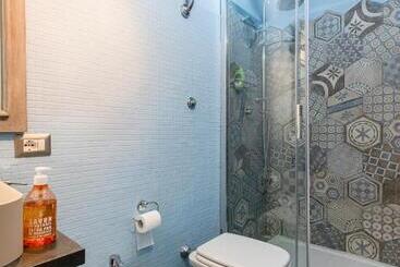 تختخواب و صبحانه Home & More Brigida