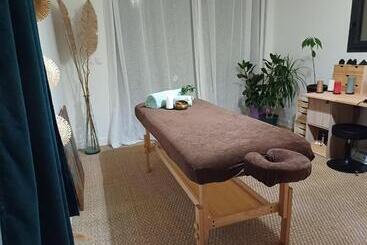 住宿加早餐  La Maison Aux Volets Bleus