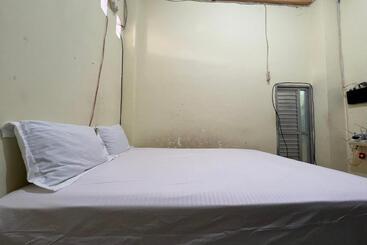 בית מלון כפרי Oyo 93683 Kost Naura