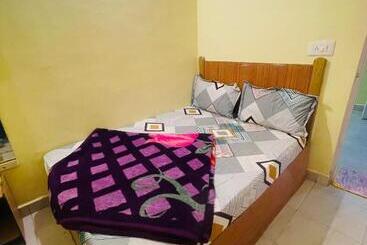 ホテル The Golden White House