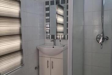 بنسيون Apelles Palace Guest House