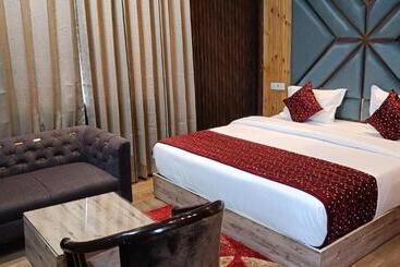 بنسيون Kunaw Ganga Forest Cottages