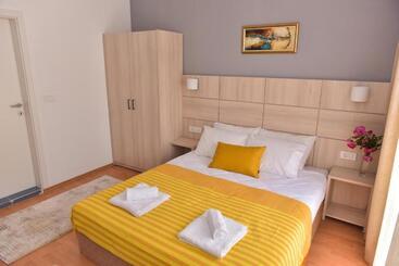 پانسیون Villa Vlae