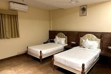 בית מלון כפרי Yashraj Paradise