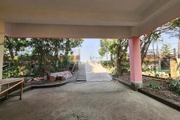 پانسیون Aaira Guest House