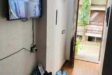 펜션 Sharma Hotel Run By Shivalaya