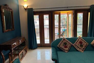 Пансион Vama Homes