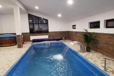 בית מלון כפרי Cerbul Chalét Accommodation & Wellness