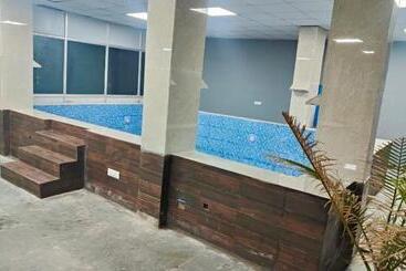 Farm With 5 Huts, Heated Pool And Bonfire