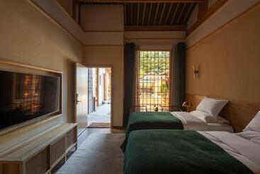 Lijiang Man She   Snow Mountain View Designer B&b