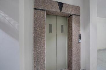 Townhouse Oak Hotel Comfortable Inn