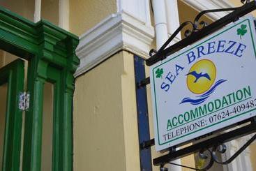تختخواب و صبحانه Sea Breeze Guest House