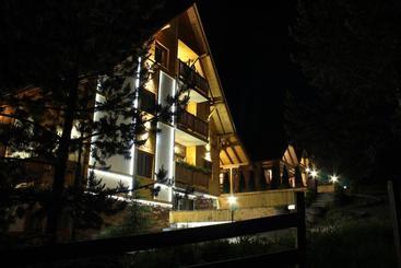 هتل Villa Natural Wood