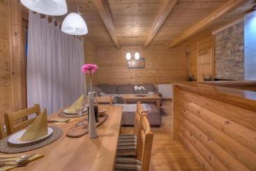 هتل Villa Natural Wood