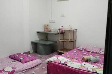 ベッドアンドブレックファースト Hello Kitty Backpackers