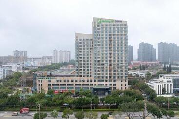 בית מלון כפרי Holiday Inn Express Xiamen Jimei New Town By Ihg