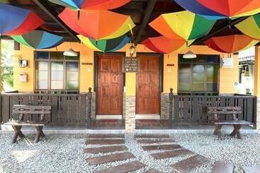 Отель Chalet And Homestay Kasih Bonda For Musllim Only