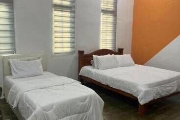 בית מלון כפרי Flora Inn