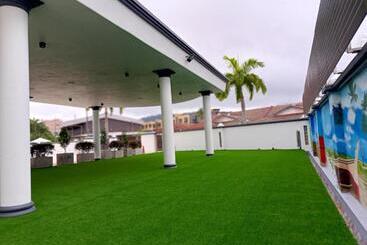 בית מלון כפרי Lestari Inn Residence