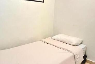 בית מלון כפרי Pine Lodge By Evr Previously Yss Indrawasih