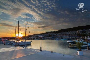 Marina Apartments St. Vlas