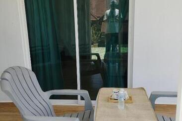 פנסיון Inap Idaman 7 5 Pax 2 Queen Plus 1 Sofa Bed