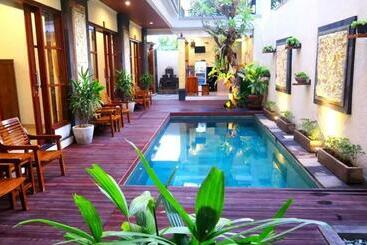 פנסיון Sari Sedana Guesthouse