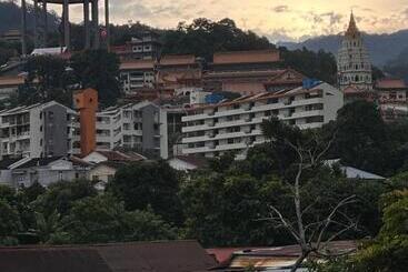 호스텔 Room1#ig Theme Bargainous#shared Bathroom#3pax#2min Kek Lok Si