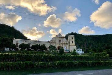 تختخواب و صبحانه Rne Hometel Batanes