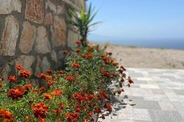 هتل Helen S Seaside Resort