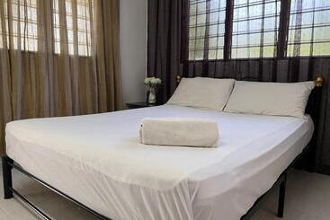 Отель Oyo Home 90692 Tok Babah Village Homestay