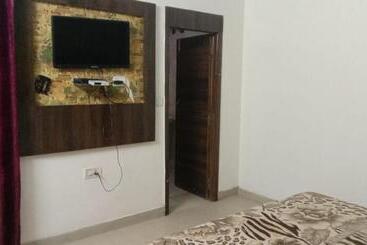 酒店 Vanya Palace By Wb Inn