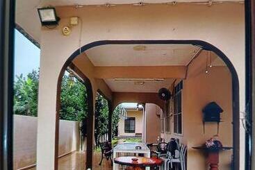 Pensjonat Comfy Room In Gunung Ledang