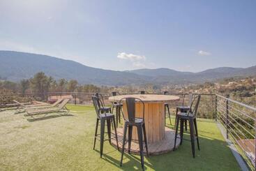 ペンション Romantique Cabane Perchée Avec Spa Vue Panoramique Le Mas Des Faraches Avec Sa Table D Hôte