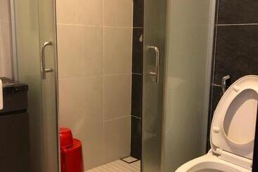 פנסיון Medium Sized Bedroom, Girls Only In Country Garden Danga Bay, 2pax, Free Wifi, Parking