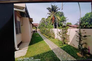 بنسيون Spacious Room In Gunung Ledang