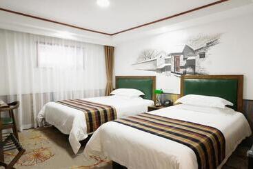 Time Traveller Hotel 15 Minutes Walk To Tian Anmen Square,near Forbidden City ,chairman Mao Memori