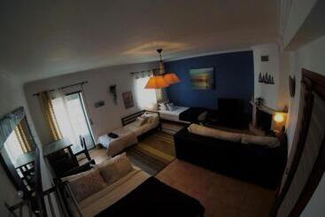 پانسیون Peniche Surf Lodge 2