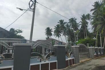 مبيت وإفطار Airport Kota Bharu Roomstay & Riverside Homestay