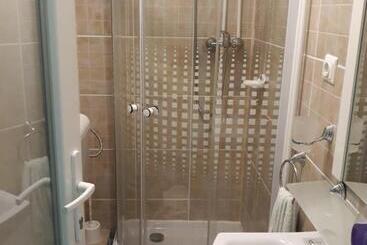 بنسيون Casa Papava