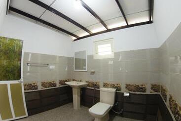 펜션 Mirissa White House