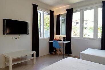 פנסיון Summer Green Lodge