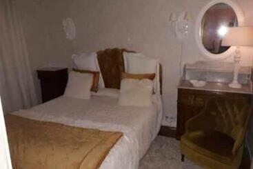 هتل Hôtel Saint Louis Chambres Et Appartement