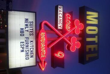 モーテル Cloud 9