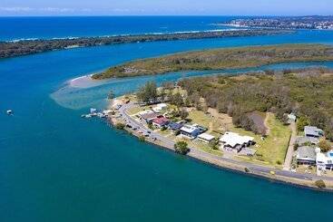 تختخواب و صبحانه Ana Mandara Luxury Retreat